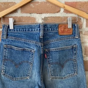 Levi’s Wedgie Ankle Fit Jeans in Dark Wash